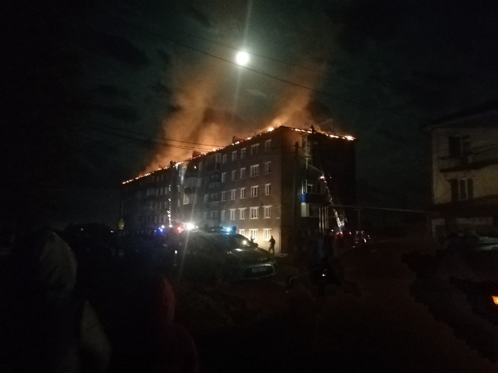 В Прокопьевске на пожаре в многоквартирном доме спасли 12 человек |  24.09.2018 | Киселёвск - БезФормата