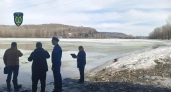В Кемеровской области спасатели нашли тело девочки, которая провалилась под лед
