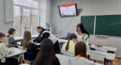 В Киселевске студенты колледжа объяснили значение Георгиевской ленты