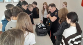 В Киселевске полицейские показали школьникам работу своего отдела изнутри