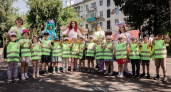 Дошколята в Киселевске осваивают правила безопасной езды на самокатах и велосипедах