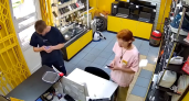 В Кемеровской области грабитель вынес телефон из комиссионного магазина и сдал его в ломбард