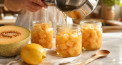Когда созревают дыни, закатываю пару банок на зиму — вкуснее абрикосов и персиков, аромат до одури