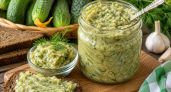 Когда огурцов хоть косой коси, готовлю не салат, а намазку «Вкусняха интеллигентная»: исчезает с бутербродов первой