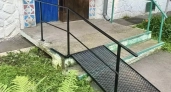 В Кемеровской области оборудовали подъезд пандусом для ребенка-инвалида