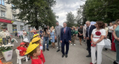 В Киселевске проверили ход ремонта школ и состояние детских площадок