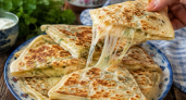 Тонкие лепешки с сырной начинкой быстро — гезлеме: вкуснее, чем в Турции, и без дрожжей