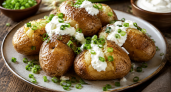 Тот самый вкус деревенского детства: запекаю картошку со сметаной и луком по простому рецепту 