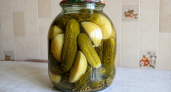 Зимние заготовки с умом: маринованные огурцы с яблоками — необычно, хрустко и ароматно 