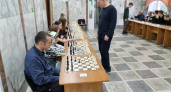 Шахматный мастер из Кемеровской области сыграл в Киселёвске на 30 досках
