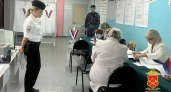 В Кемеровской области стражи порядка выручили забывшую ключи пенсионерку после голосования