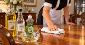 По совету горничной: масло + уксус + капля моющего — и деревянная мебель сияет, а пыли будто и не бывало