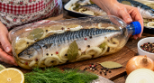 Скумбрия в бутылке, как копченая: просто кладу тушку в бутылку и заливаю этим маринадом - никакой химии