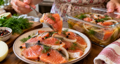 Копеечная горбуша на вкус как форель: хитрость в рассоле — рыба получается нежной и масляной
