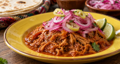 Вместо гуляша — Кочинита Пибиль: мексиканское мясо, которое томится до невероятной мягкости 
