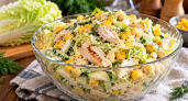 Аппетитный салат с пекинской капустой: такой вкусный, что приходится готовить его 2 раза в день - можно худеющим