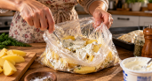 Картошка в пакете со сметаной: 12 минут в микроволновке — и вкус из детства на тарелке