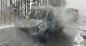 В Кемеровской области на трассе “Сибирь” пламя целиком поглотило грузовой автомобиль