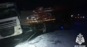 В Кемеровской области на трассе устраняют последствия столкновения двух грузовиков с топливом