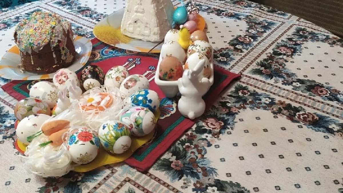 «Не вздумайте»: россиянам напомнили в какие цвета нельзя красить пасхальные яйца