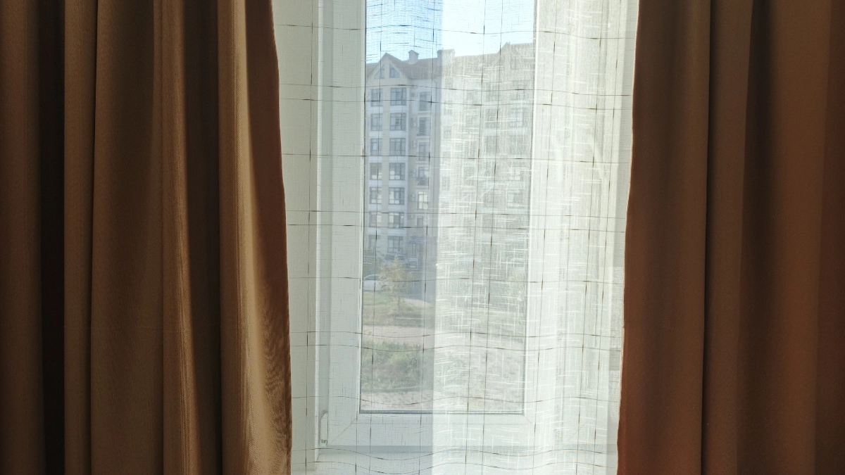 Вешать шторы ламбрекены — прошлый век: что теперь дизайнеры предлагают вместо них в 2026 году