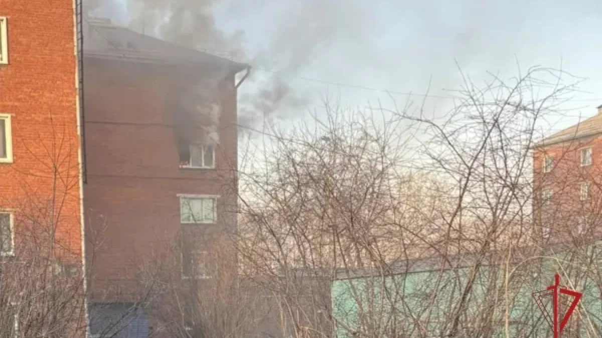 В Киселёвске сотрудники Росгвардии вывели людей из горящего многоквартирного дома