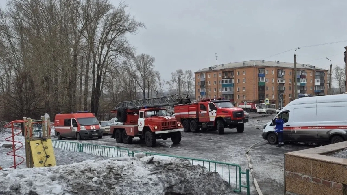 В Доме детского творчества Киселевска отработали тушение условного пожара