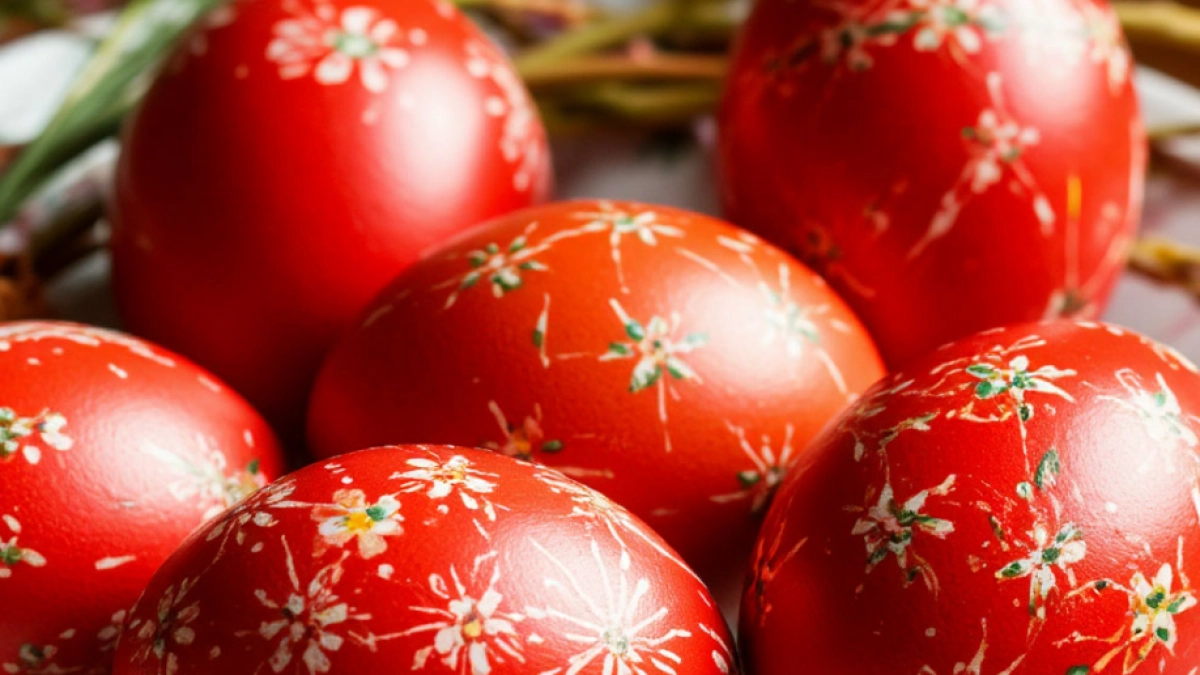 Крашу яйца в «царский» красный без химии: всего 1 настой — и крашенки ярче огня, и не уходят в "грязный" бурый