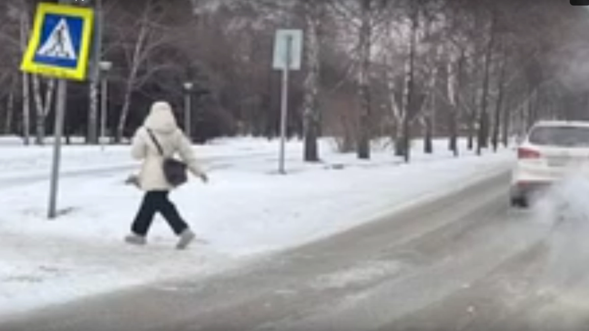 Кузбасский водитель заплатит 7 500 рублей за опасный обгон на зебре