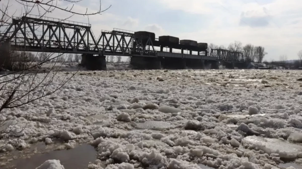 Почти на всех реках Кемеровской области начался ледоход 