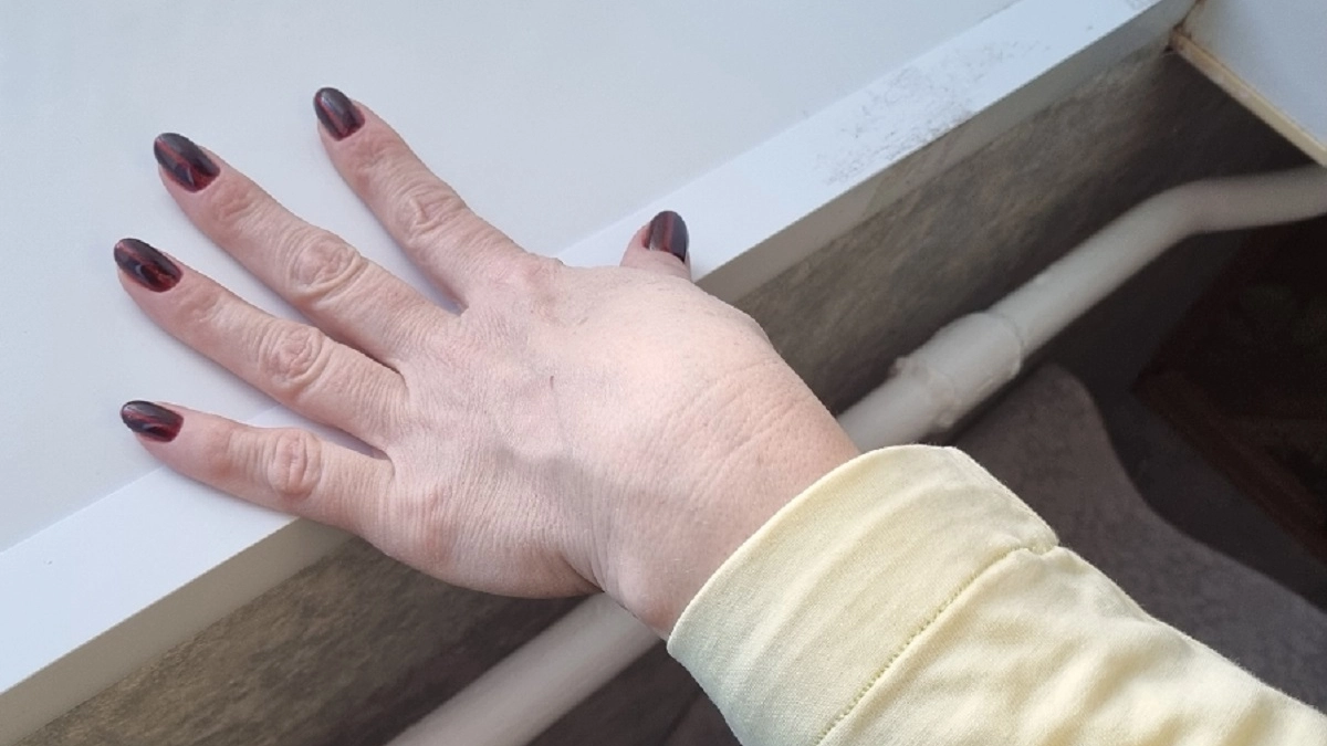 Маникюр после 50: оттенки лака, которые визуально омолаживают руки