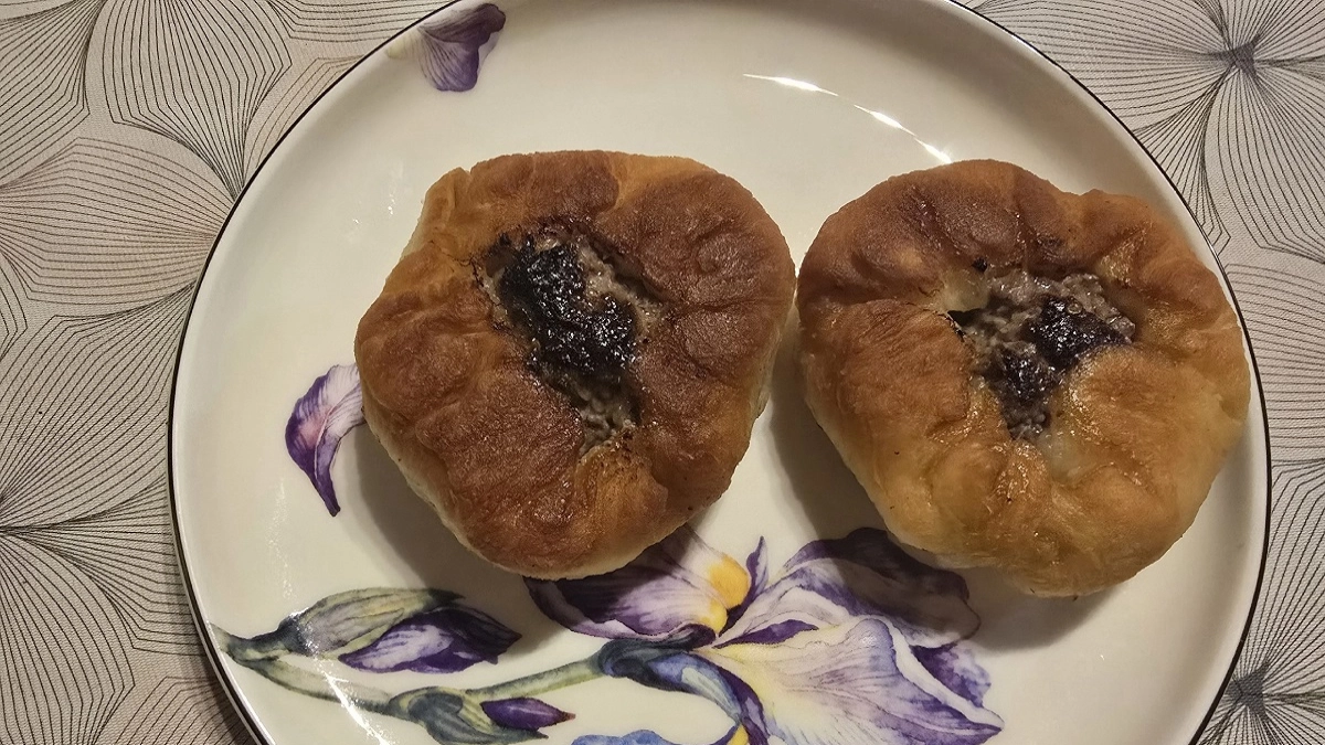 Беляши из дрожжевого теста, которые хочется есть каждый день: сочные и хрустящие
