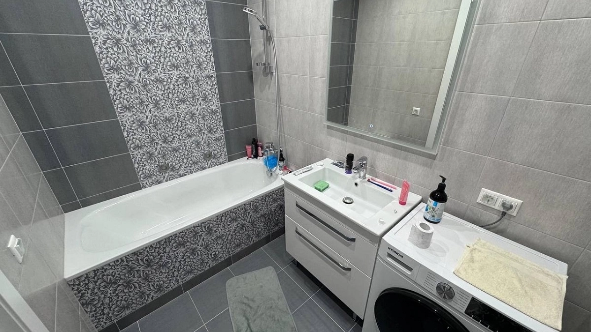 Класть плитку в ванной давно не модно: что сейчас в тренде для стен в санузле