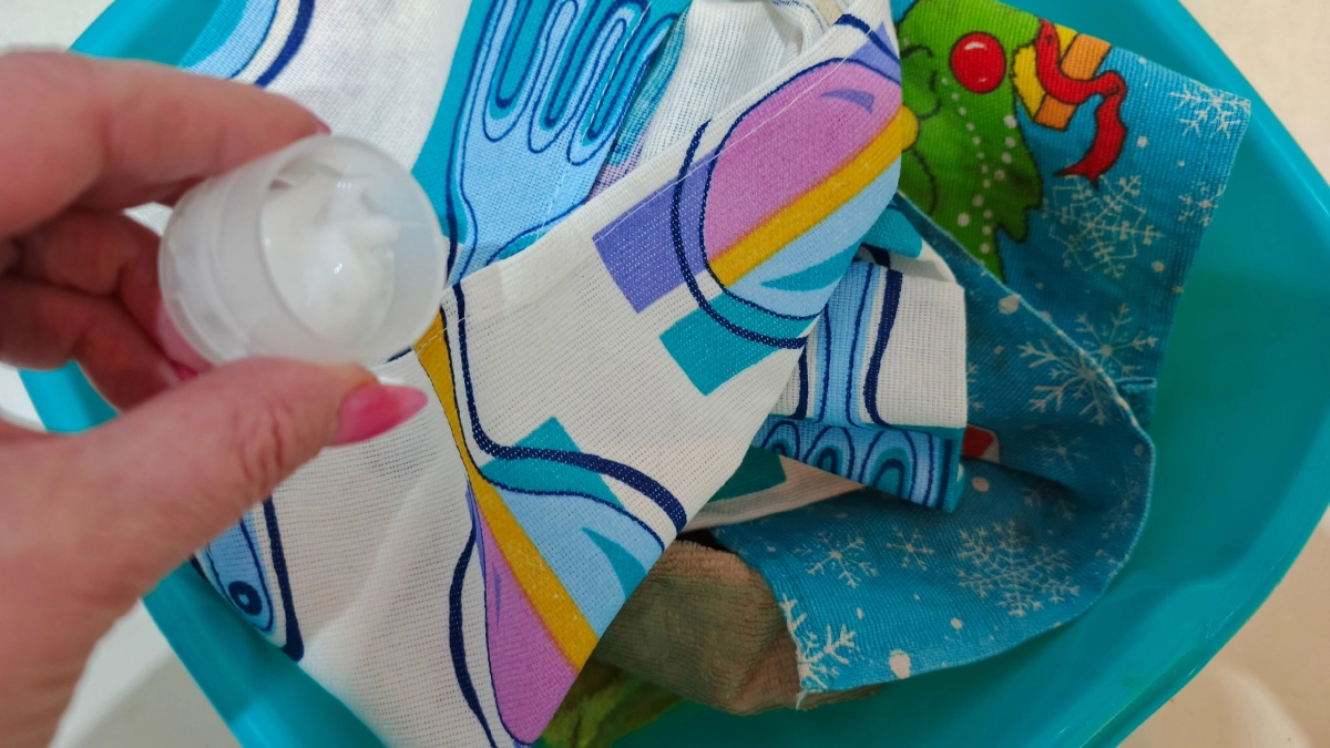 Всего 1 пузырёк на таз: и полотенца больше не воняют сыростью — запах болота уйдёт навсегда за 1 час — бюджетное аптечное средство