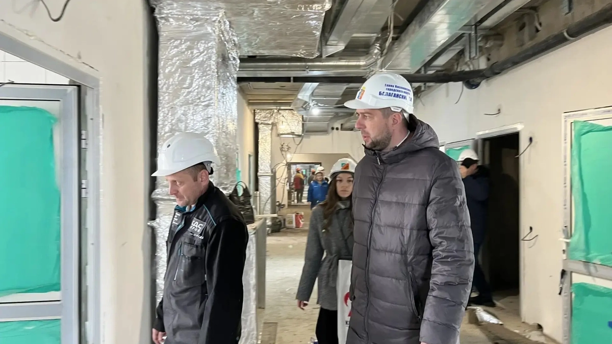 Глава Киселевска проинспектировал будущую поликлинику