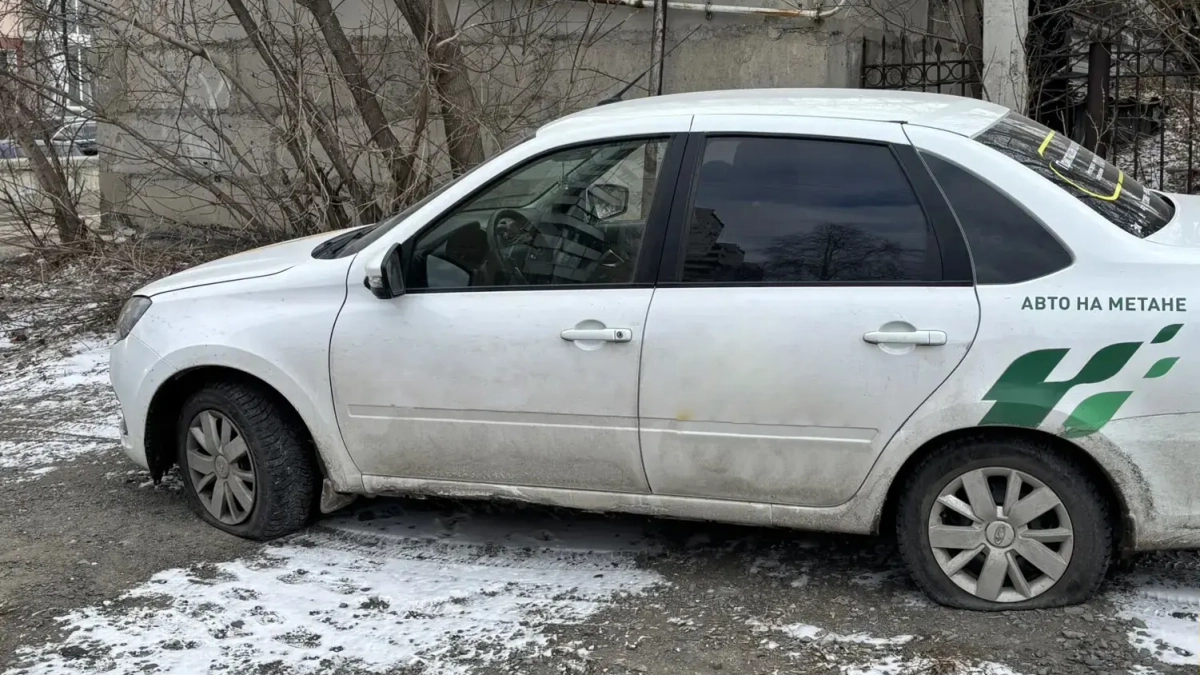 Ночная прогулка 16-летнего гостя из Белово закончилась разгромом парковки в Кемерове 