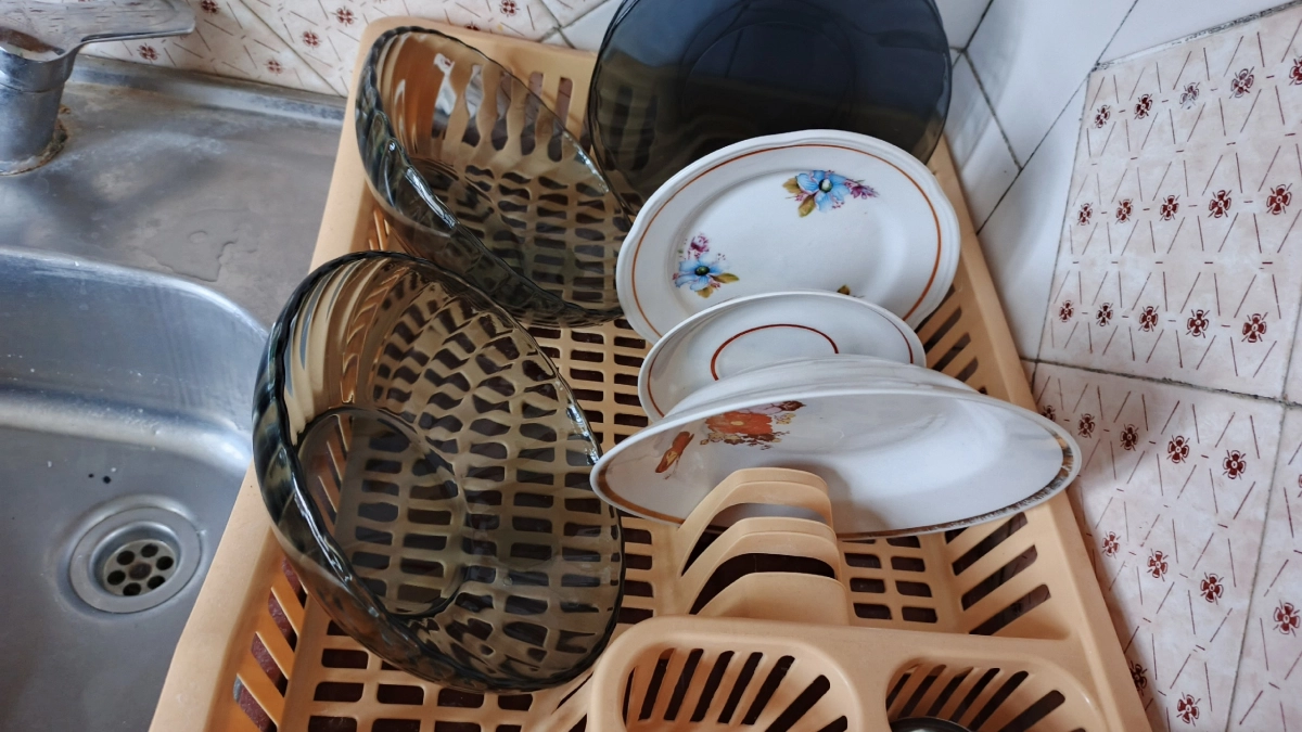 Хранить тарелки на полках больше не в тренде: дизайнеры придумали более стильное решение - в разы удобнее и безопаснее