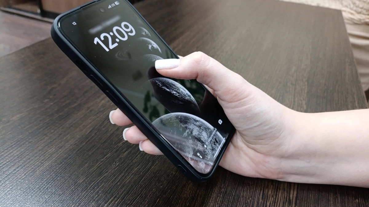 Телефонный мошенник вместо денег получил от жительницы Кемерова проклятья 