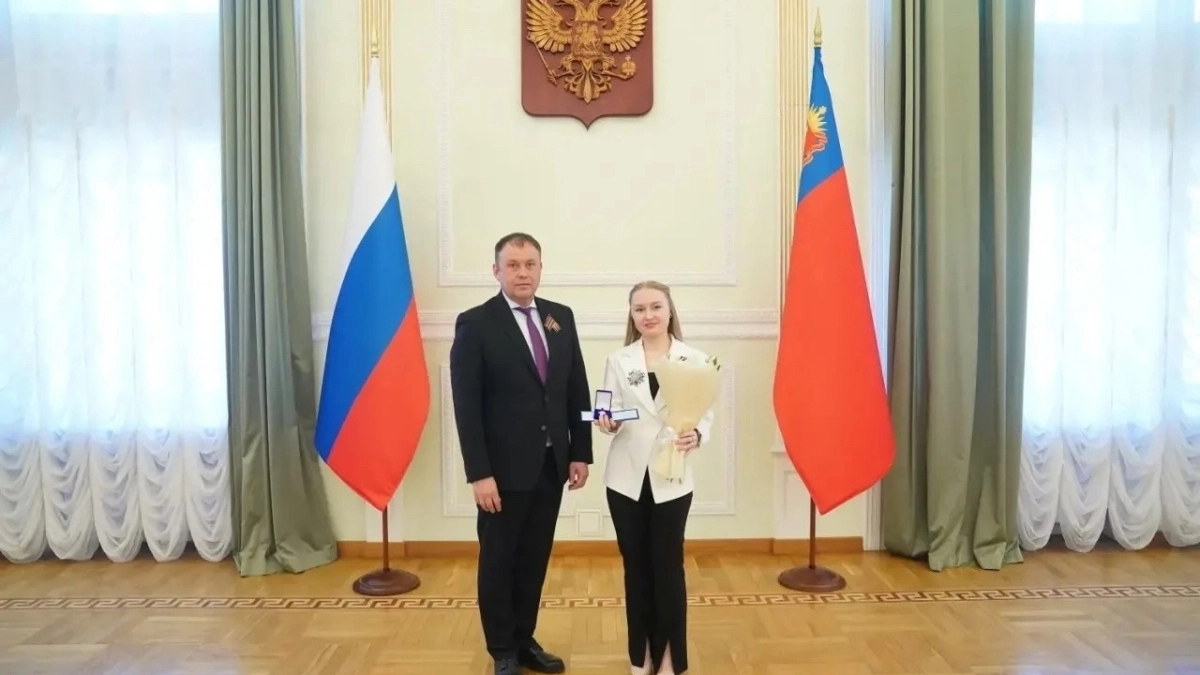 Педагог из Киселевска получила серебряный знак от губернатора Кузбасса