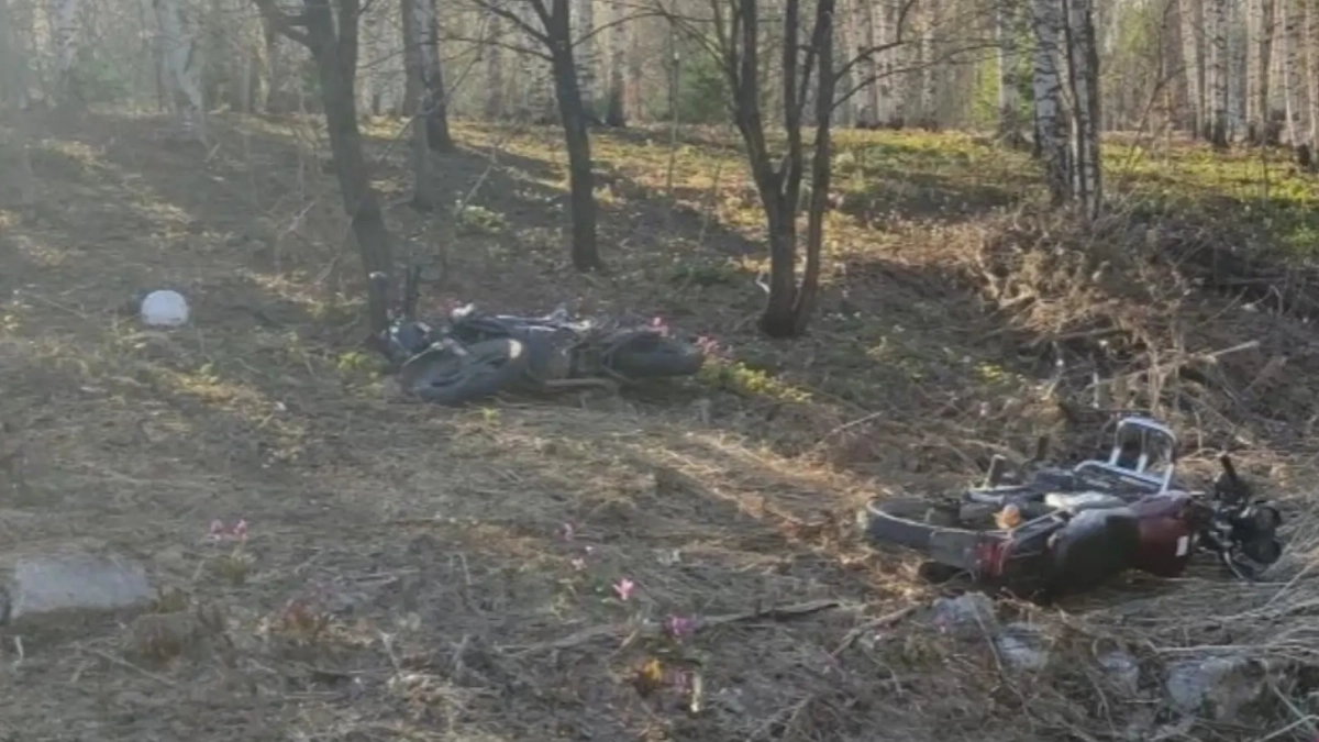 В Кузбассе подростки на мопедах не поделили дорогу
