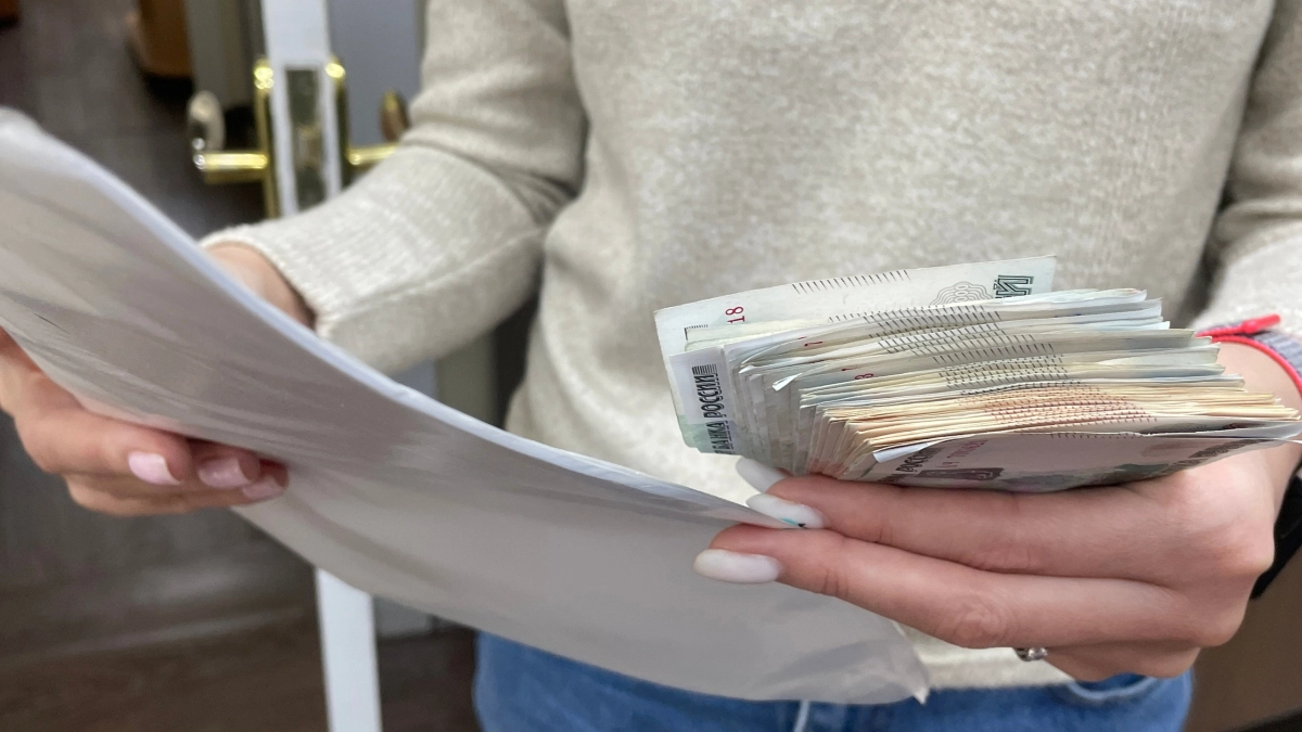 Жители Кемеровской области отдают кредиторам более 50% своих заработков