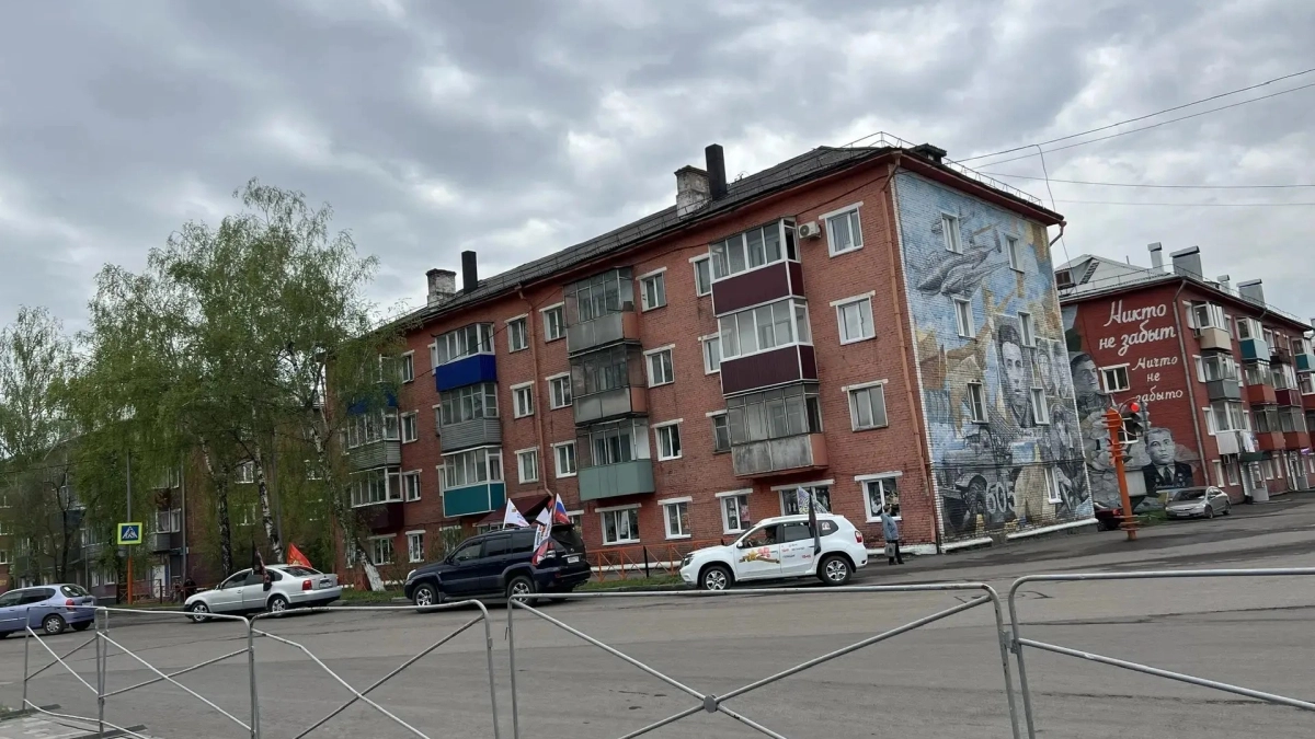 Киселевск встретил участников областного автопробега на площади у монумента