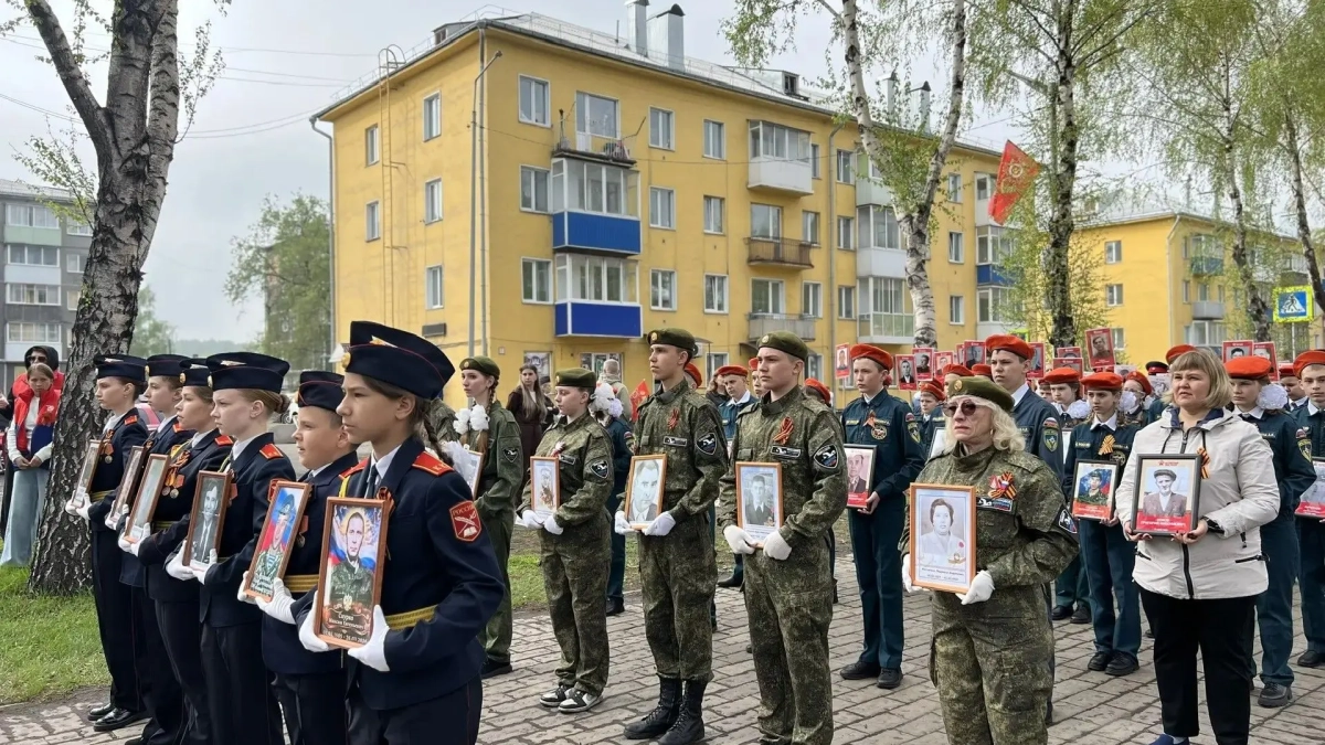 Тысячи киселевчан прошли с портретами героев в Бессмертном полку