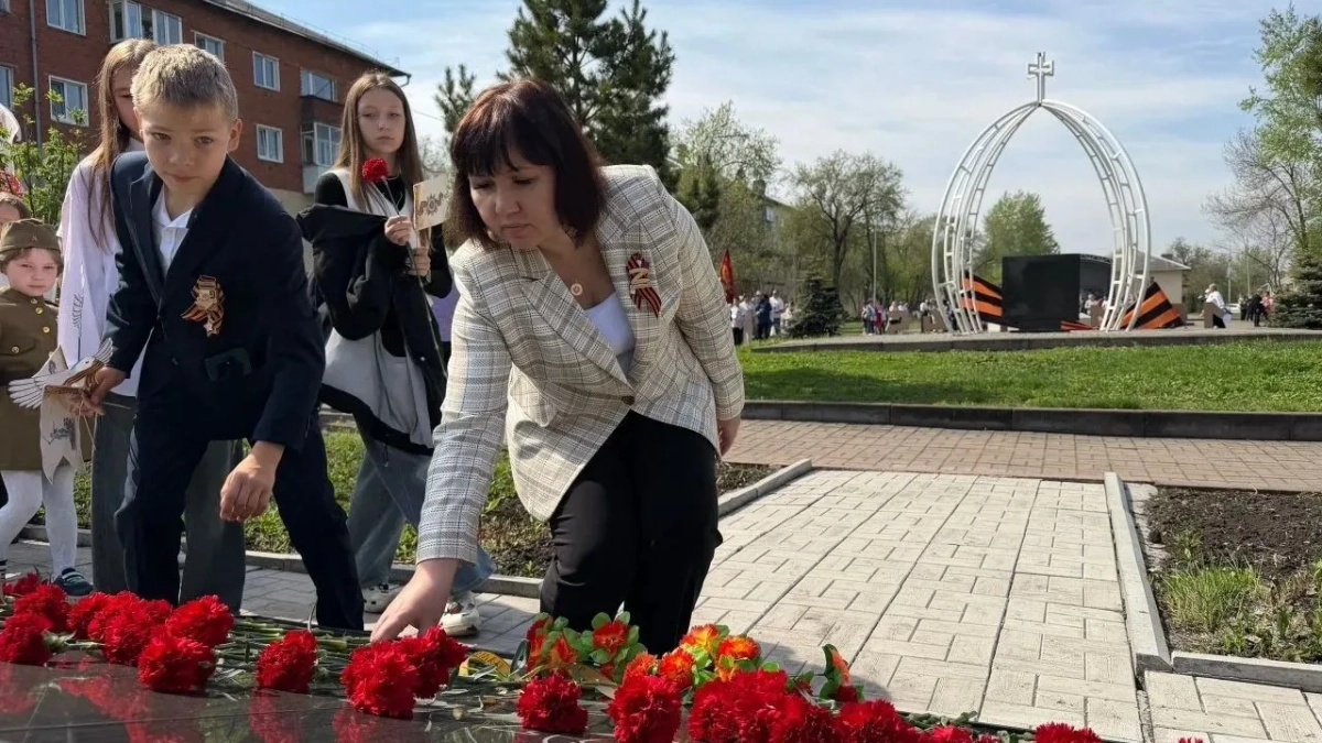 Киселевчане почтили героев у обелиска в Карагайлинском