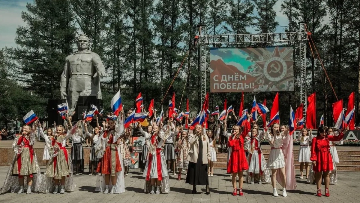 В Киселевске юные артисты сделали творческий подарок жителям города в День Победы