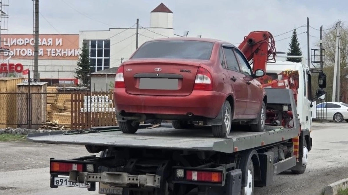 Житель Кемеровской области получил 10 протоколов и лишился авто за поездки без прав