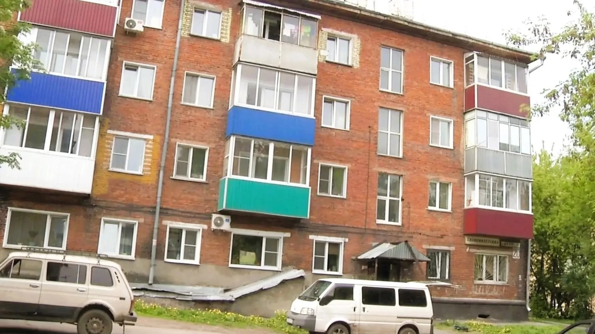 В Киселевске коммунальщики обновляют систему отопления в старых многоэтажках