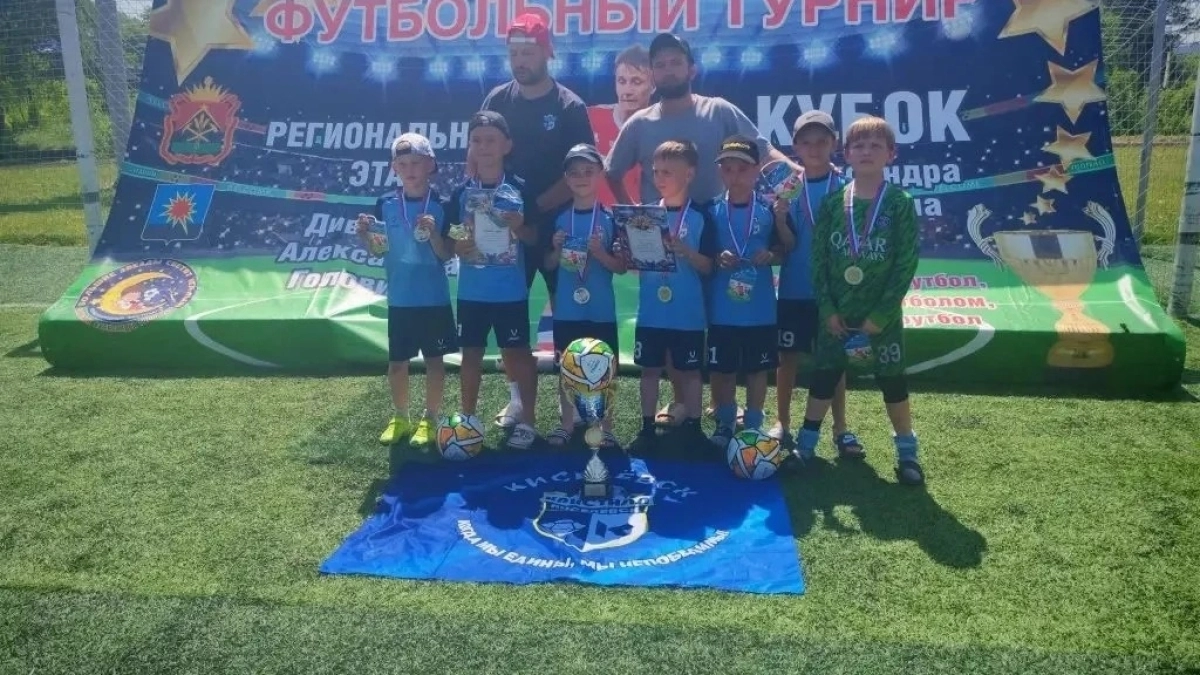 Киселевская команда “Кристалл” завоевала путёвку в финал футбольного фестиваля в Кузбассе