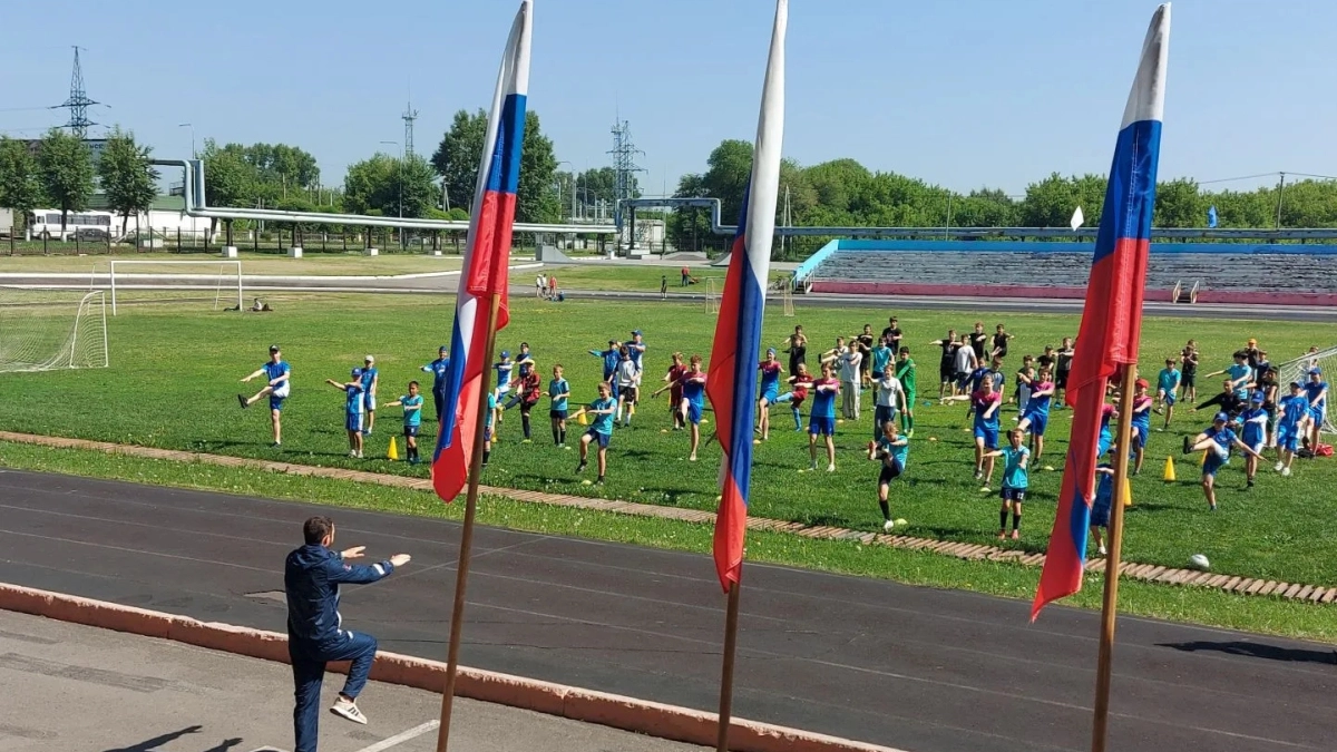 В Киселёвске «Зарядку с чемпионом» для юных спортсменов посвятили Дню борьбы с наркотиками