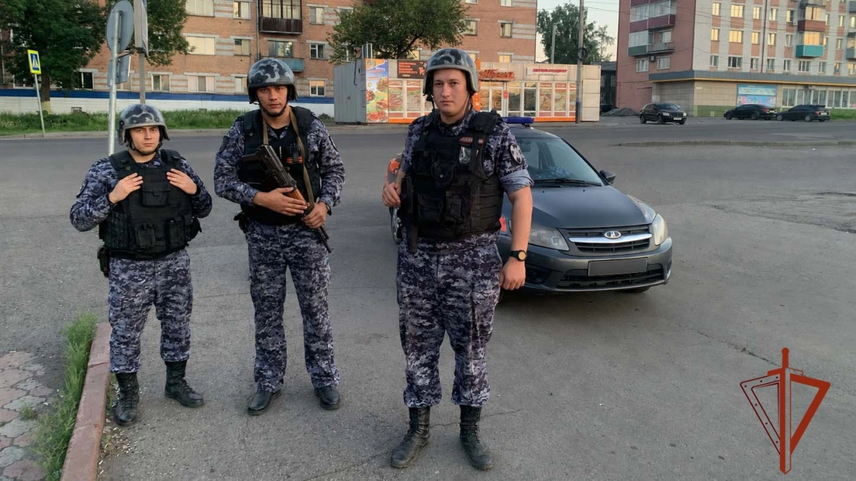 В Кемеровской области задержали пьяного мужчину, решившего посетить запертое кафе